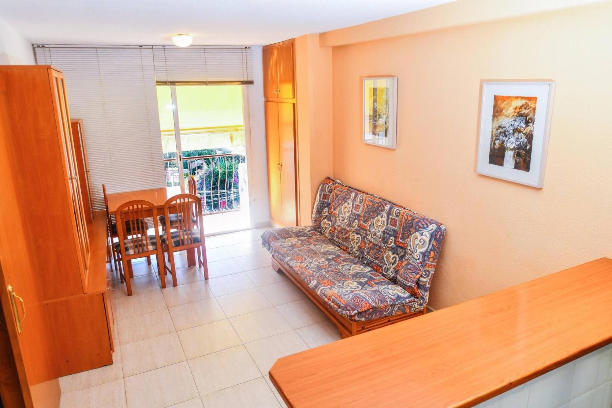 Equipped Centric With Large Terrace Appartement *