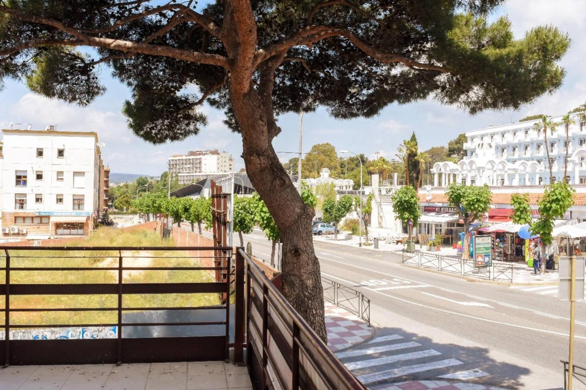Equipped Centric With Large Terrace Appartement *